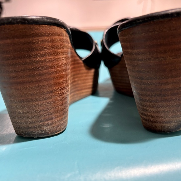 Tory Burch Leather Wedge Sandals – Size 7M - Picture 4 of 11